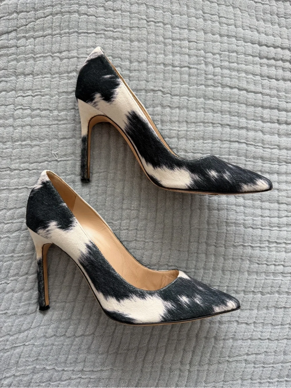 Manolo Blahnik Black & White Cowprint Pointed Toe Pump Sz 8